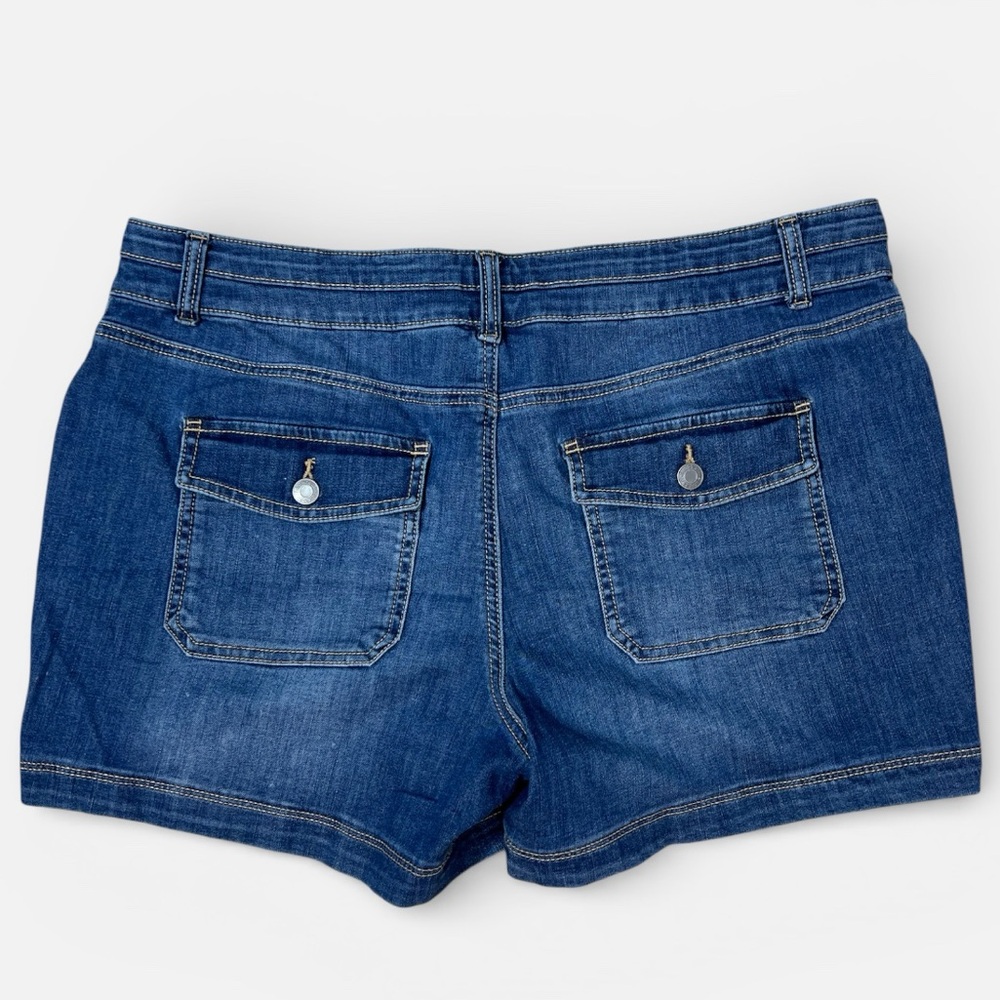 Maurices blue Jean denim shorts women’s Sz.18 - Picture 2 of 7